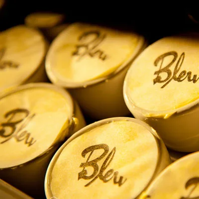 Bleu-stamped jars